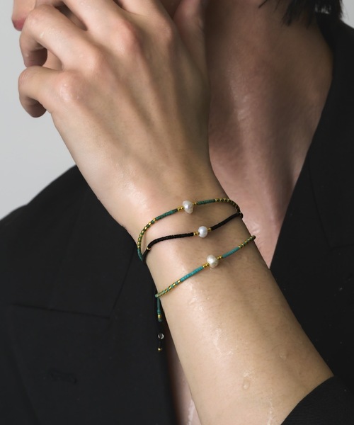 muku(ムク)の「CORD BRACELET/TANSUI PEARL(ブレスレット・メンズ・ブラック/ライトブルー/グリーン・FREE)」の3枚目の写真