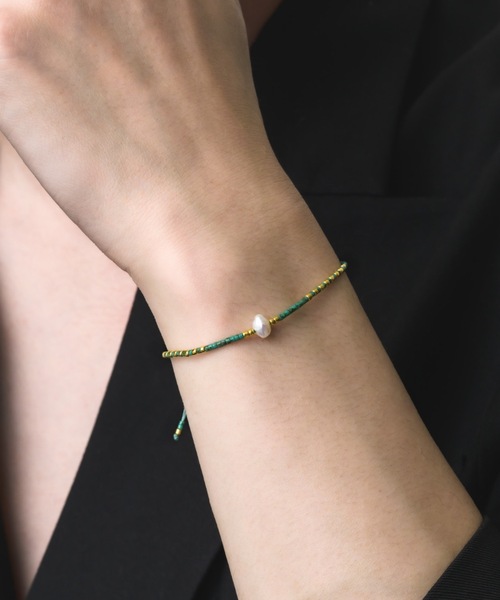 muku(ムク)の「CORD BRACELET/TANSUI PEARL(ブレスレット・メンズ・ブラック/ライトブルー/グリーン・FREE)」の13枚目の写真