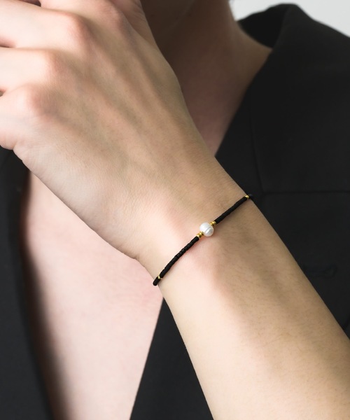 muku(ムク)の「CORD BRACELET/TANSUI PEARL(ブレスレット・メンズ・ブラック/ライトブルー/グリーン・FREE)」の12枚目の写真