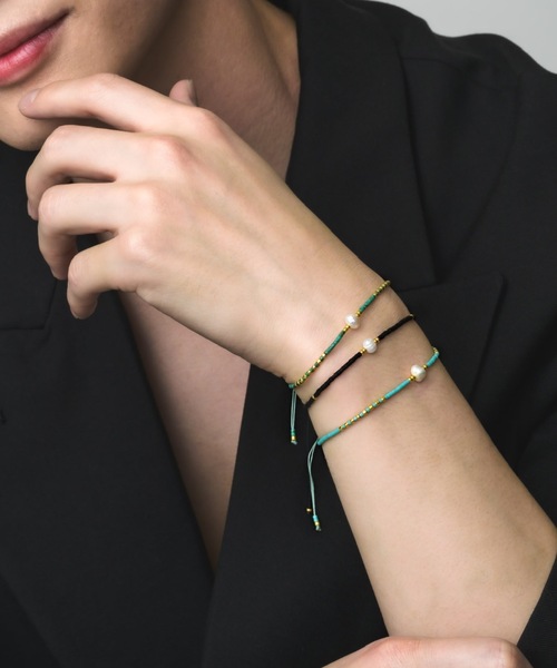 muku(ムク)の「CORD BRACELET/TANSUI PEARL(ブレスレット・メンズ・ブラック/ライトブルー/グリーン・FREE)」の11枚目の写真
