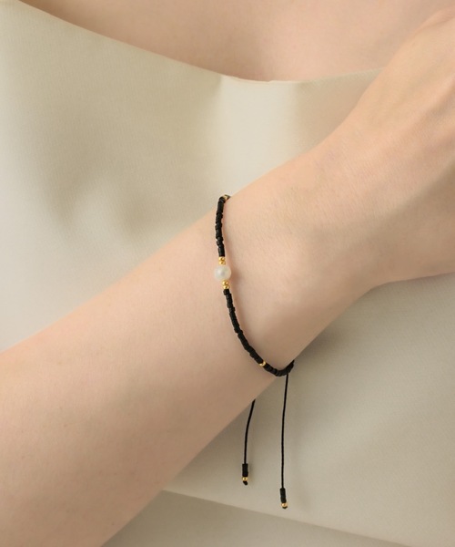 muku(ムク)の「CORD BRACELET/TANSUI PEARL(ブレスレット・メンズ・ブラック/ライトブルー/グリーン・FREE)」の17枚目の写真