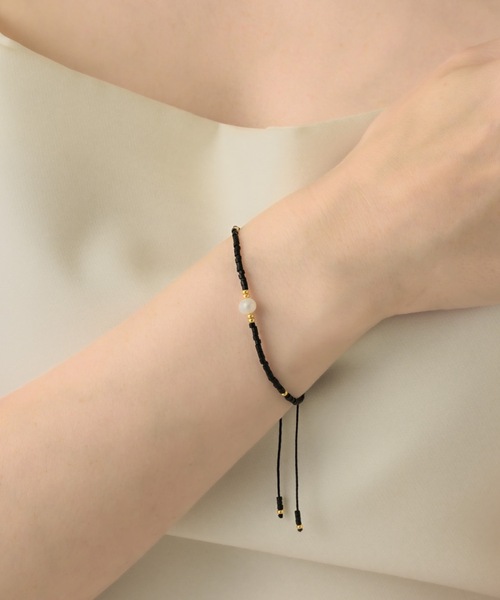 muku(ムク)の「CORD BRACELET/TANSUI PEARL(ブレスレット・メンズ・ブラック/ライトブルー/グリーン・FREE)」の14枚目の写真