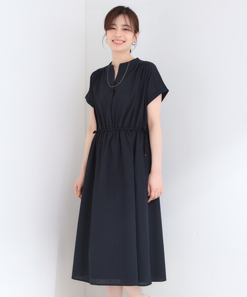 SHOO・LA・RUE(シューラルー)の「【ひんやり/UV/吸水速乾/洗濯機可】さらり快適 ギャザーリボンワンピース(ワンピース・レディース・チャコールグレー/ブルー/ネイビー・01/04/02/03)」の12枚目の写真