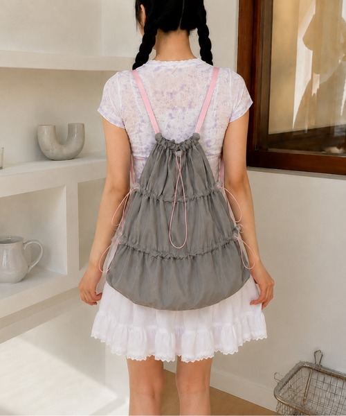 boemy(ボエミー)の「メタリックくしゅくしゅナップサック / リュック / バックパック(バックパック/リュック・レディース・ブラック/シルバー/ホワイト/ブラック系その他/グレー・FREE)」の4枚目の写真
