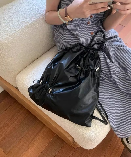 boemy(ボエミー)の「メタリックくしゅくしゅナップサック / リュック / バックパック(バックパック/リュック・レディース・ブラック/シルバー/ホワイト/ブラック系その他/グレー・FREE)」の13枚目の写真