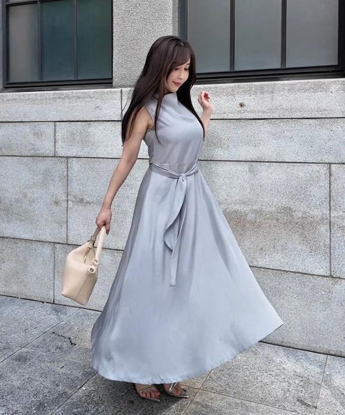 THEODORIC.dy(セオドリックディ)の「ドレープネック ノースリーブワンピース(しなやかに揺れる一枚)(ワンピース・レディース・スカイブルー/チャコール・FREE)」の6枚目の写真