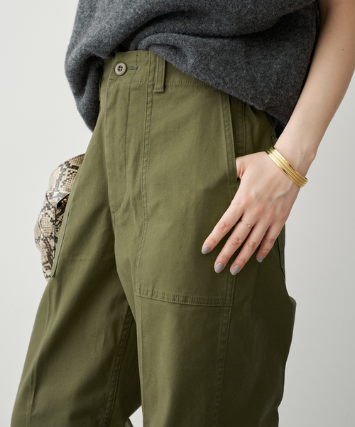 Spick & Span(スピックアンドスパン)の「《WEB限定カラー有り》バックサテンストレッチベイカーパンツ(カーゴパンツ・レディース・カーキ/ブラウン/ベージュ・38/36/34/40)」の7枚目の写真