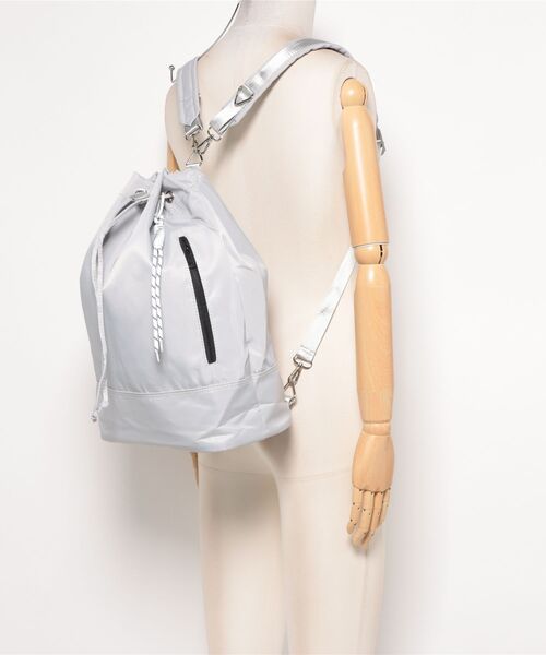 WESTSEA(ウエストシー)の「2WAY ドローストリング 撥水 ナイロン ワンショルダー リュックバッグ(ショルダーバッグ・メンズ・ブラック/シルバー・FREE)」の3枚目の写真