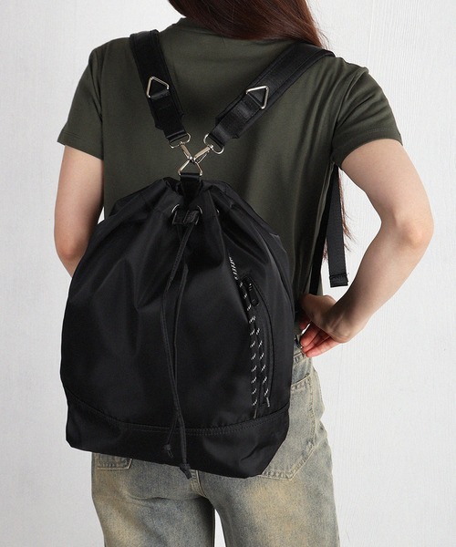WESTSEA(ウエストシー)の「2WAY ドローストリング 撥水 ナイロン ワンショルダー リュックバッグ(ショルダーバッグ・メンズ・ブラック/シルバー・FREE)」の1枚目の写真