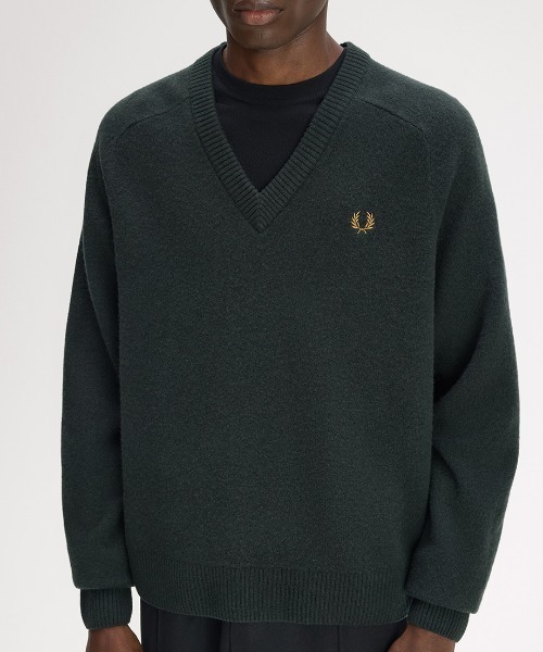 FRED PERRY(フレッドペリー)の「【先行予約受付中】Saddle Sleeve V-Neck/サドルスリーブVネックニット(ニット/セーター・メンズ・ダークグリーン・S/M/L)」の6枚目の写真