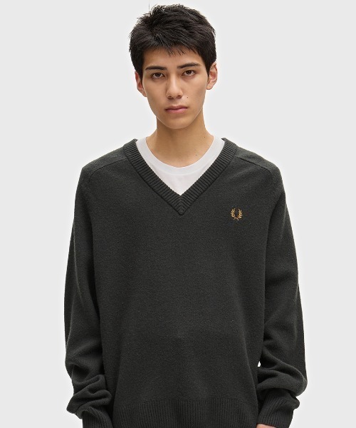FRED PERRY(フレッドペリー)の「【先行予約受付中】Saddle Sleeve V-Neck/サドルスリーブVネックニット(ニット/セーター・メンズ・ダークグリーン・S/M/L)」の4枚目の写真