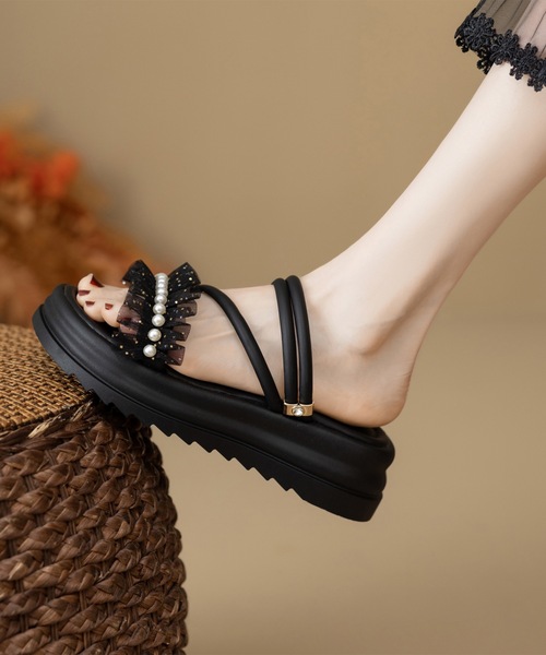 Lace Ladies(レースレディース)の「パール付き フリル ストラップ 厚底 サンダル(サンダル・レディース・アイボリー/ブラック・22.5cm/23cm/23.5cm/24cm/24.5cm/25cm)」の4枚目の写真