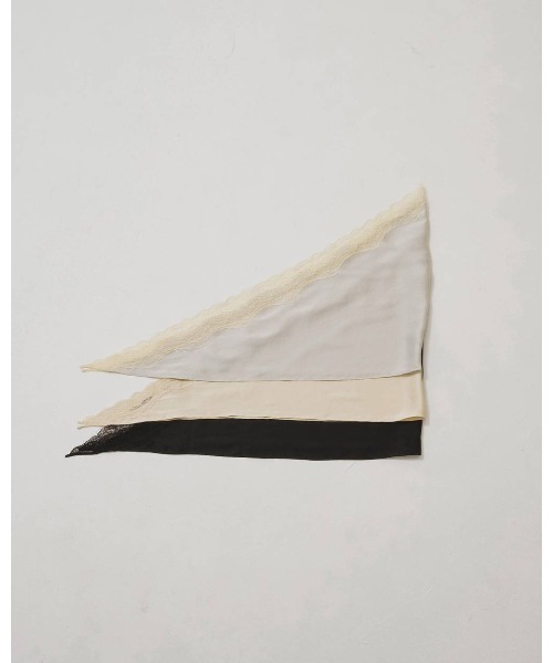 TODAYFUL(トゥデイフル)の「Satin Lace Scarf 12611027(ストール/ショール・レディース・オフホワイト/グリーン/ブラック・FREE)」の4枚目の写真