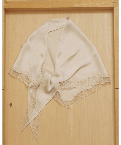 TODAYFUL(トゥデイフル)の「Satin Lace Scarf 12611027(ストール/ショール・レディース・オフホワイト/グリーン/ブラック・FREE)」の10枚目の写真