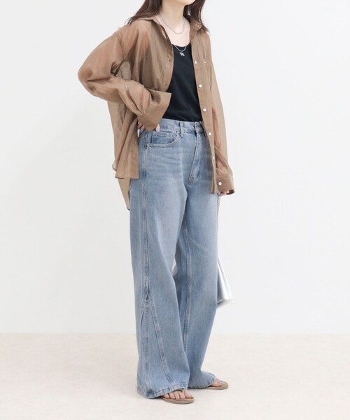 fredy emue(フレディエミュ)の「セミフレア切替デニムパンツ(デニムパンツ・レディース・グレイッシュベージュ/サックスブルー・36/38)」の4枚目の写真