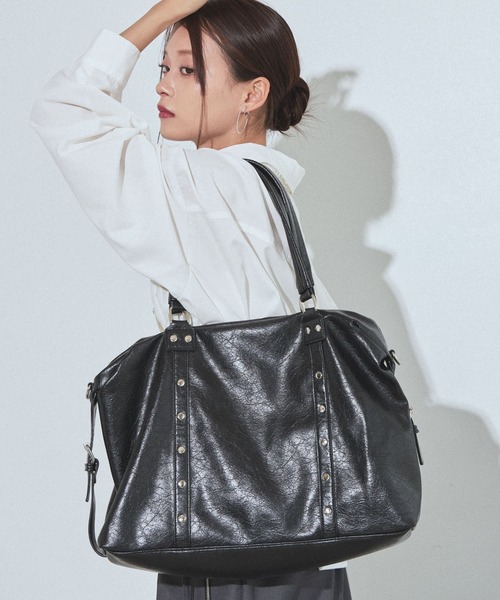 PAGEBOY(ページボーイ)の「スタッズBIGボストンバッグ【500mlペットボトル/A4ファイル/PC収納可能/2WAY】(ボストンバッグ・レディース・ブラック・FREE)」の9枚目の写真