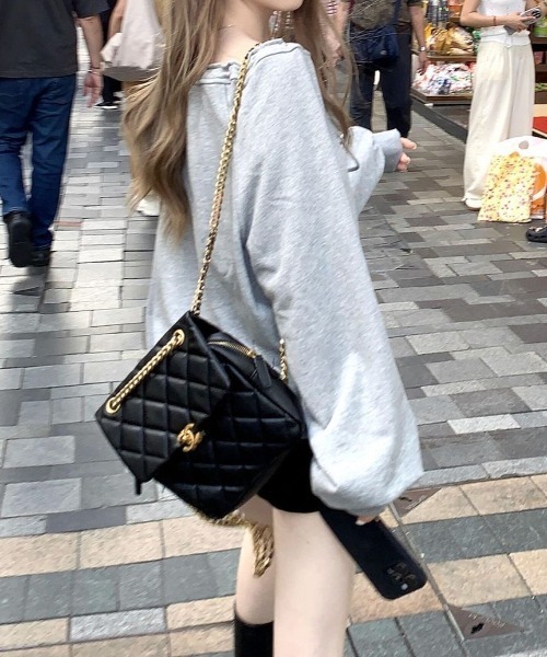 SHERU(シェル)の「【2WAY】シャーリングネック ドロストリボン スウェット トレーナー(スウェット・レディース・ベージュ/グレー・M)」の15枚目の写真