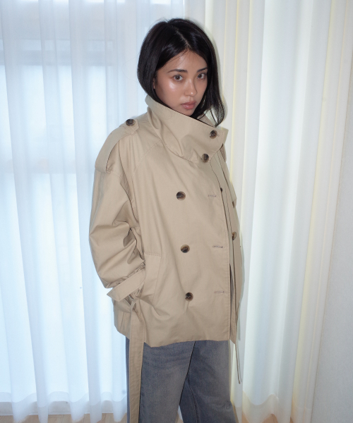 CHICKS(チックス)の「ハイネックベルト付きハーフトレンチコートジャケットベージュ(その他アウター・レディース・ベージュ・ONE SIZE)」の5枚目の写真
