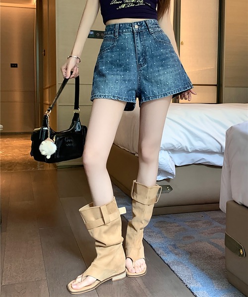 Girly Doll（ガーリードール）の「ドット柄デニムショートパンツ（その他パンツ・レディース・ブルー・M/L）」の2枚目の写真