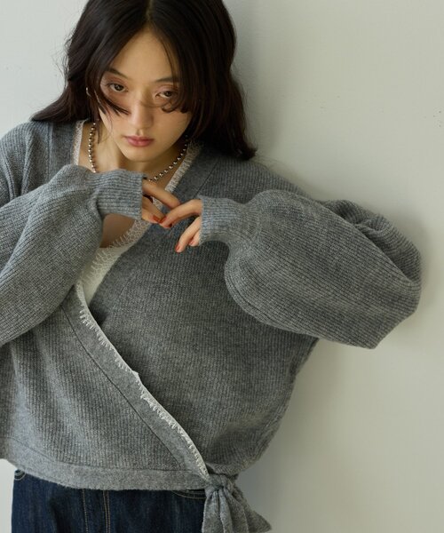 DISCOAT(ディスコート)の「【Noka】レース使いカシュクールカーディガン《WEB限定》(カーディガン/ボレロ・レディース・グレー/ブラウン/オフホワイト・FREE)」の14枚目の写真