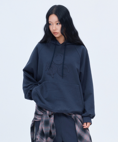 DAUSPICE(ディーオスピス)の「(DUC) シンボルフーディー ヴィンテージブラック(パーカー・レディース・ダークネイビー・MEDIUM/LARGE)」の2枚目の写真