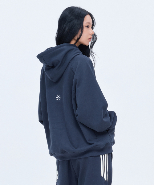 DAUSPICE(ディーオスピス)の「(DUC) シンボルフーディー ヴィンテージブラック(パーカー・レディース・ダークネイビー・MEDIUM/LARGE)」の3枚目の写真