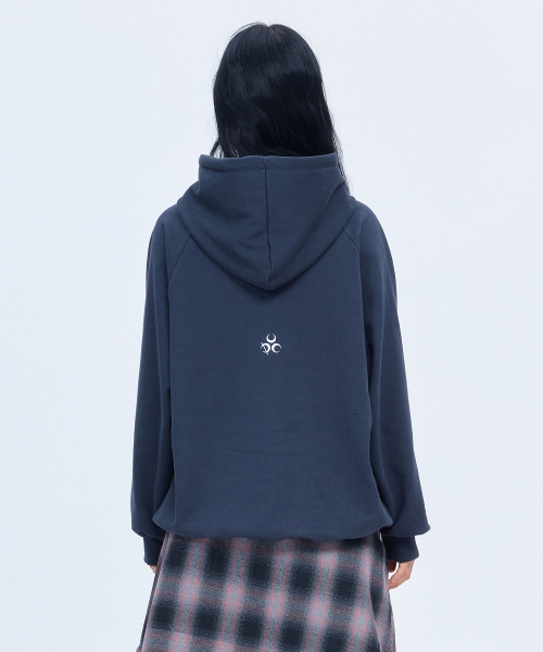 DAUSPICE(ディーオスピス)の「(DUC) シンボルフーディー ヴィンテージブラック(パーカー・レディース・ダークネイビー・MEDIUM/LARGE)」の4枚目の写真