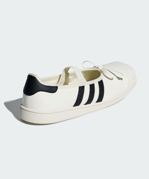 adidas（アディダス）の「SUPERSTAR SQ BALLET W / アディダス スーパースター スクエア バレエシューズ ジェニー /  アディダスオリジナルス adidas Originals（スニーカー・レディース・ホワイト・25.0cm/22.0cm/26.0cm/26.5cm/27.0cm/27.5cm/28.0cm/25.5cm/23.5cm/24.5cm/22.5cm/23.0cm/24.0cm）」の2枚目の写真