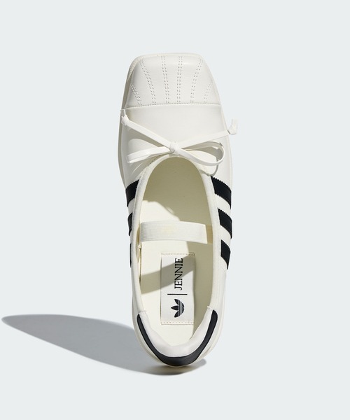adidas（アディダス）の「SUPERSTAR SQ BALLET W / アディダス スーパースター スクエア バレエシューズ ジェニー /  アディダスオリジナルス adidas Originals（スニーカー・レディース・ホワイト・25.0cm/22.0cm/26.0cm/26.5cm/27.0cm/27.5cm/28.0cm/25.5cm/23.5cm/24.5cm/22.5cm/23.0cm/24.0cm）」の5枚目の写真