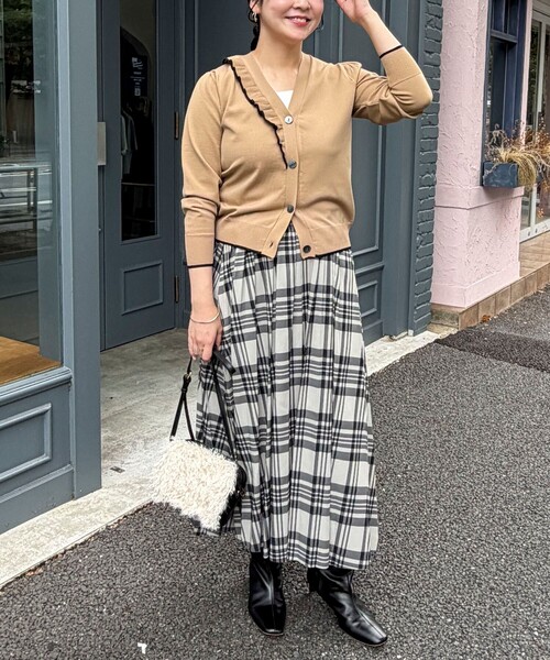 MICO COULIER(ミコクリエ)の「片側フリルアシメ配色カーディガン(カーディガン/ボレロ・レディース・チャコールグレー/キャメル・38)」の7枚目の写真