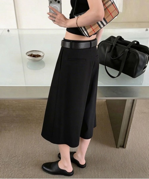 &soiree(アンドソワレ)の「フロントプリーツハーフパンツ(その他パンツ・レディース・ベージュ/ブラック/グレー・MEDIUM/SMALL/LARGE/X-LARGE)」の4枚目の写真