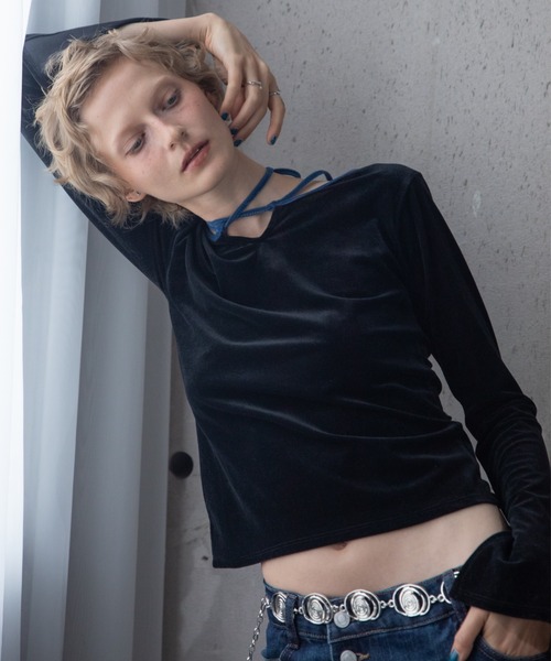 VACANCY（ヴァカンシー）の「【VACANCY公式】ベロアシアーチョーカートップス/新色追加（Tシャツ/カットソー・レディース・チャコールグレー/ブルー/ブラック・FREE）」の7枚目の写真
