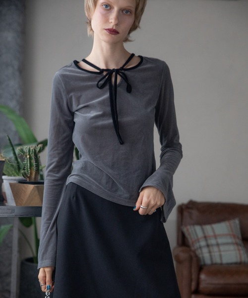 VACANCY（ヴァカンシー）の「【VACANCY公式】ベロアシアーチョーカートップス/新色追加（Tシャツ/カットソー・レディース・チャコールグレー/ブルー/ブラック・FREE）」の14枚目の写真