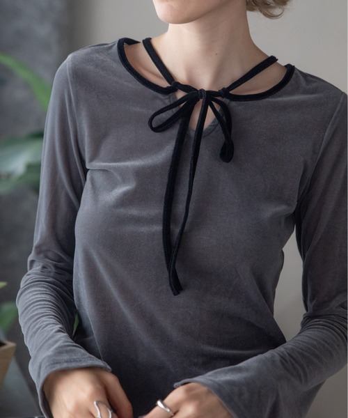 VACANCY（ヴァカンシー）の「【VACANCY公式】ベロアシアーチョーカートップス/新色追加（Tシャツ/カットソー・レディース・チャコールグレー/ブルー/ブラック・FREE）」の5枚目の写真