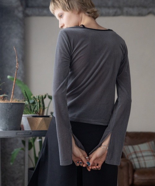 VACANCY（ヴァカンシー）の「【VACANCY公式】ベロアシアーチョーカートップス/新色追加（Tシャツ/カットソー・レディース・チャコールグレー/ブルー/ブラック・FREE）」の19枚目の写真