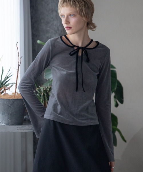 VACANCY（ヴァカンシー）の「【VACANCY公式】ベロアシアーチョーカートップス/新色追加（Tシャツ/カットソー・レディース・チャコールグレー/ブルー/ブラック・FREE）」の16枚目の写真