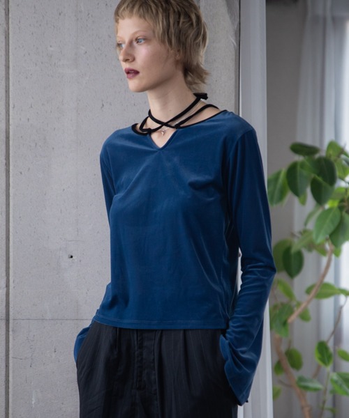 VACANCY（ヴァカンシー）の「【VACANCY公式】ベロアシアーチョーカートップス/新色追加（Tシャツ/カットソー・レディース・チャコールグレー/ブルー/ブラック・FREE）」の6枚目の写真