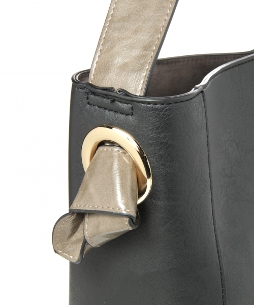 LEPSIM(レプシィム)の「ムスビハンドルトートバッグ 743260(トートバッグ・レディース・ブラック/ライトベージュ・ONE SIZE)」の7枚目の写真