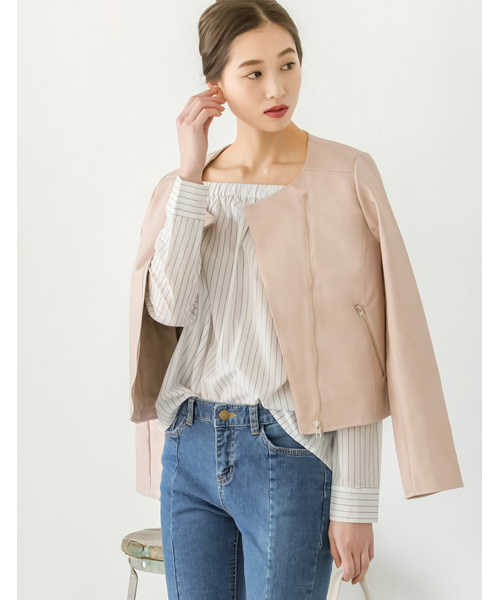 Re:EDIT(リエディ)の「ェイクレザーノーカラーライダースジャケット(ノーカラージャケット・レディース・ブラック/グレイッシュベージュ/ピンク・LARGE/MEDIUM)」の3枚目の写真