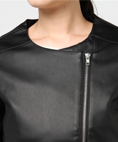 Re:EDIT(リエディ)の「ェイクレザーノーカラーライダースジャケット(ノーカラージャケット・レディース・ブラック/グレイッシュベージュ/ピンク・LARGE/MEDIUM)」の7枚目の写真