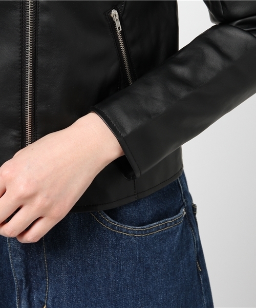 Re:EDIT(リエディ)の「ェイクレザーノーカラーライダースジャケット(ノーカラージャケット・レディース・ブラック/グレイッシュベージュ/ピンク・LARGE/MEDIUM)」の8枚目の写真