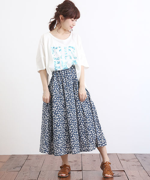 CUBE SUGAR（キューブシュガー）の「レトロフラワープリント ギャザーフレアースカート（スカート・レディース・レッド/ネイビー/ブルー・M）」の5枚目の写真