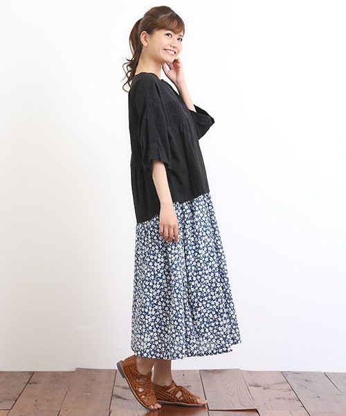 CUBE SUGAR（キューブシュガー）の「レトロフラワープリント ギャザーフレアースカート（スカート・レディース・レッド/ネイビー/ブルー・M）」の6枚目の写真