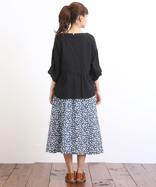 CUBE SUGAR（キューブシュガー）の「レトロフラワープリント ギャザーフレアースカート（スカート・レディース・レッド/ネイビー/ブルー・M）」の9枚目の写真