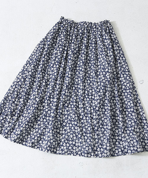 CUBE SUGAR（キューブシュガー）の「レトロフラワープリント ギャザーフレアースカート（スカート・レディース・レッド/ネイビー/ブルー・M）」の10枚目の写真