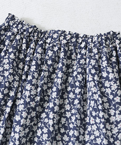 CUBE SUGAR（キューブシュガー）の「レトロフラワープリント ギャザーフレアースカート（スカート・レディース・レッド/ネイビー/ブルー・M）」の11枚目の写真