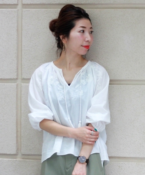 le.coeur blanc（ルクールブラン）の「【WEB限定PRICE】フラワー刺繍スキッパーブラウス（シャツ/ブラウス・レディース・ブラウン系その他3/オフホワイト/ブラック系その他・FREE）」の8枚目の写真