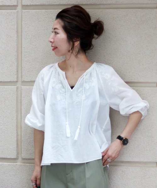 le.coeur blanc（ルクールブラン）の「【WEB限定PRICE】フラワー刺繍スキッパーブラウス（シャツ/ブラウス・レディース・ブラウン系その他3/オフホワイト/ブラック系その他・FREE）」の9枚目の写真