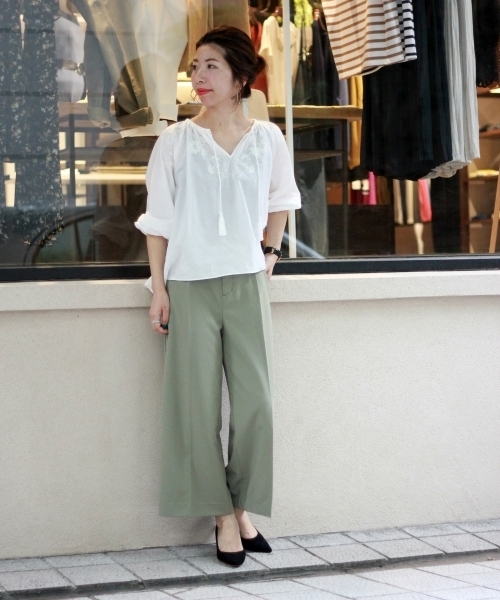 le.coeur blanc（ルクールブラン）の「【WEB限定PRICE】フラワー刺繍スキッパーブラウス（シャツ/ブラウス・レディース・ブラウン系その他3/オフホワイト/ブラック系その他・FREE）」の10枚目の写真