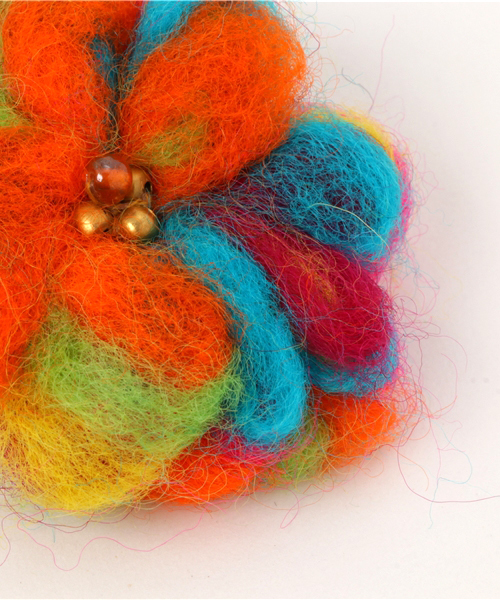 チャイハネ（チャイハネ）の「【チャイハネ】ノンパチウールフラワーヘアゴム（ヘアゴム・レディース・ライトブルー/ホワイト/カラフル/マルチ/ピンク/オレンジ・FREE）」の9枚目の写真